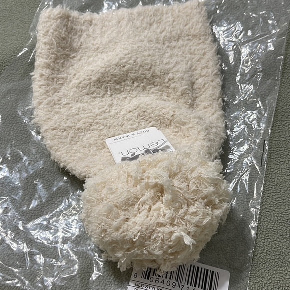 LEMON Snow Drift Pom Pom Beanie - Picture 11 of 14